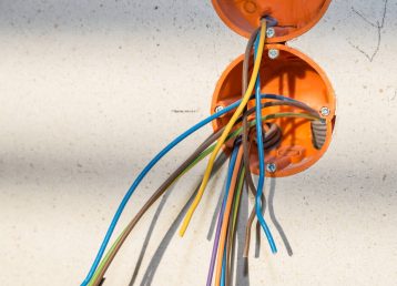 Elektroinstallation zur Stromversorgung auf einer Baustelle